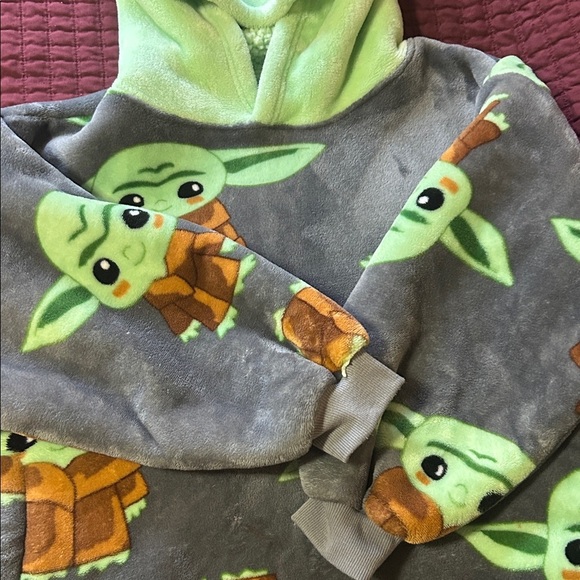 Disney Star Wars Grogu The Mandalorian Hoodie Blanket Oversized Kids One Size - Picture 5 of 6